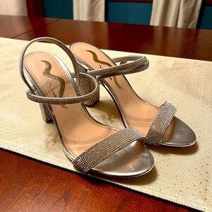 EUC Nina Party Shoes-Size 7M